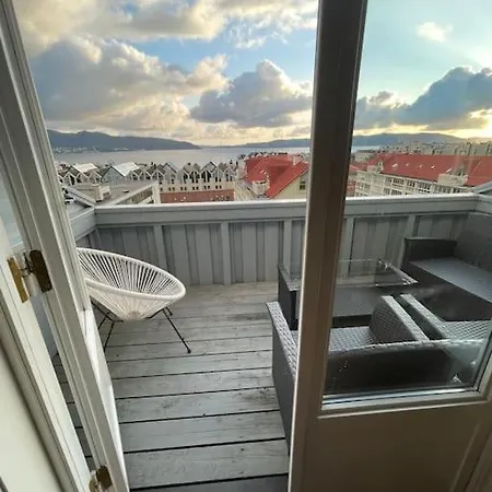 Romslig I Sandviken Apartamento