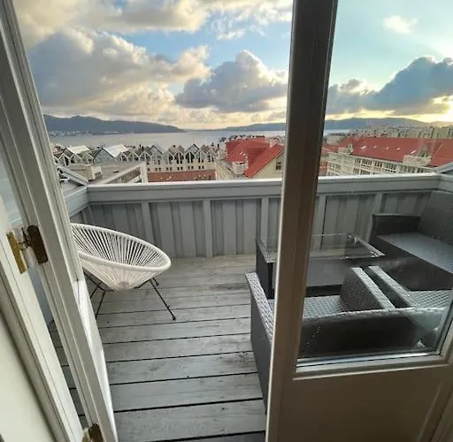 Romslig I Sandviken Apartment